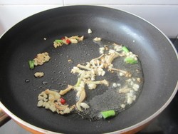 Steps for Cooking Stir-Fried Eel with Green Onions