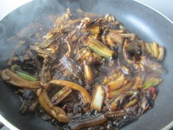 Steps for Cooking Stir-Fried Eel with Green Onions