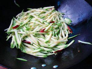 Steps for Stir-Fried Yunnan Squash with Pickled Vegetables