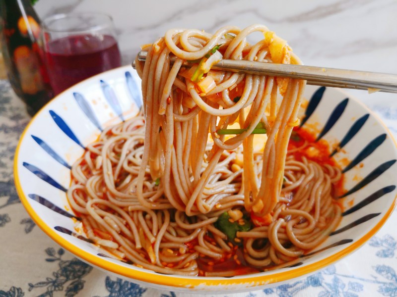 Sour and Spicy Cold Noodles
