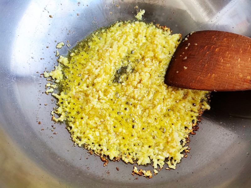 Steps for making Garlic Enoki Mushrooms