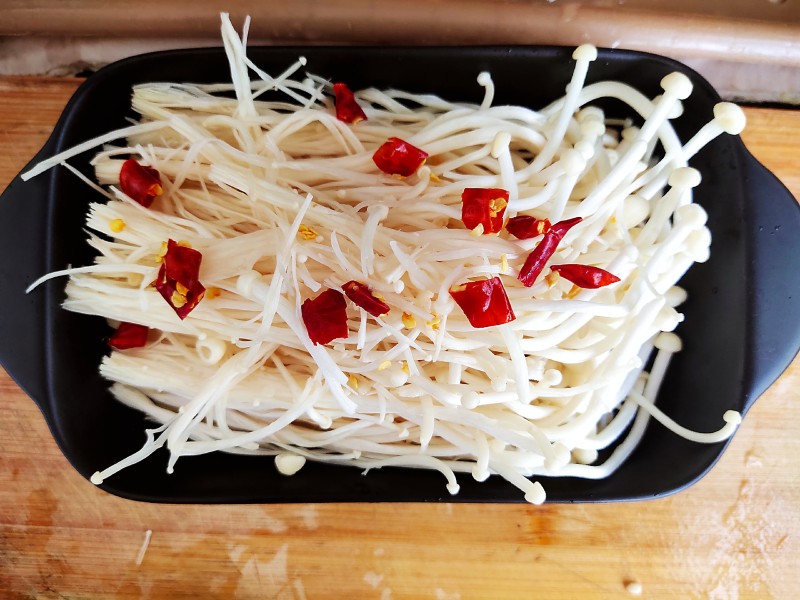 Steps for making Garlic Enoki Mushrooms