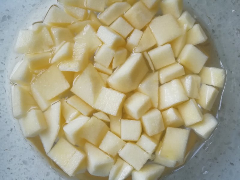 Steps for making Laozao Apple Rice Cake Soup