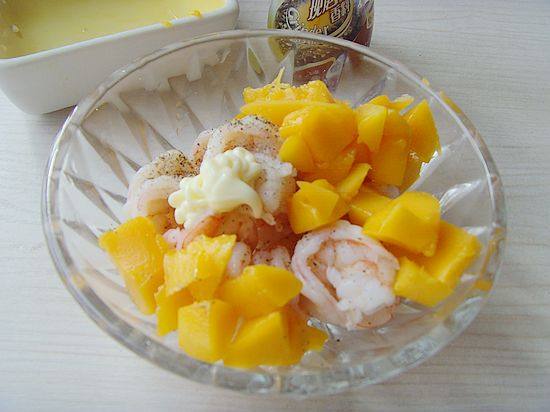 Steps for Making Mango Shrimp Salad