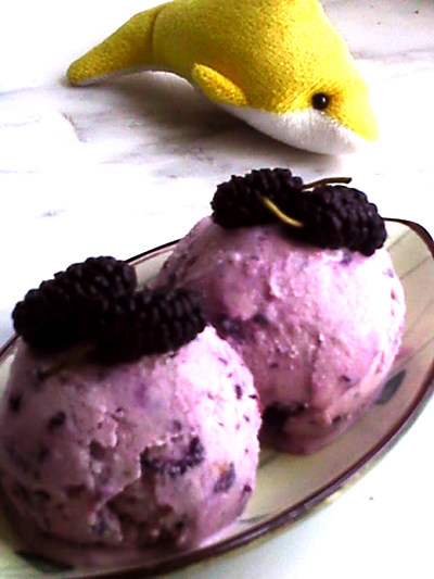 Blackberry Cheesecake Ice Cream