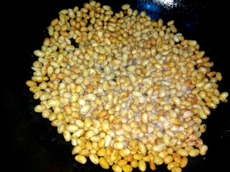 Steps for Making Salted Vegetable Stir-Fried Soybeans