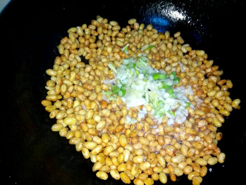 Steps for Making Salted Vegetable Stir-Fried Soybeans