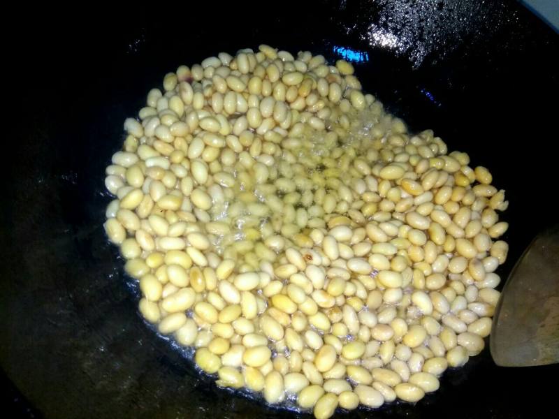 Steps for Making Salted Vegetable Stir-Fried Soybeans