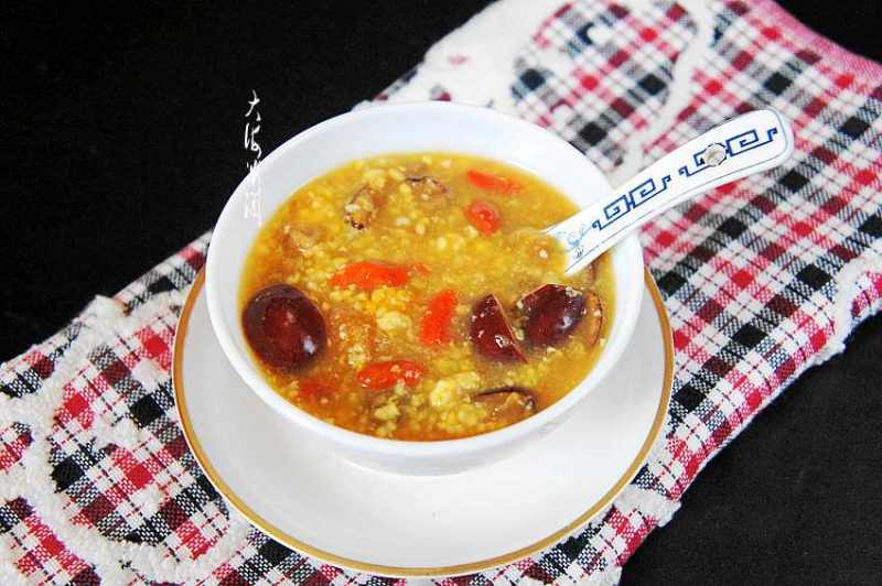 Steps for Making Tender Corn with Goji Berries and Red Dates Congee