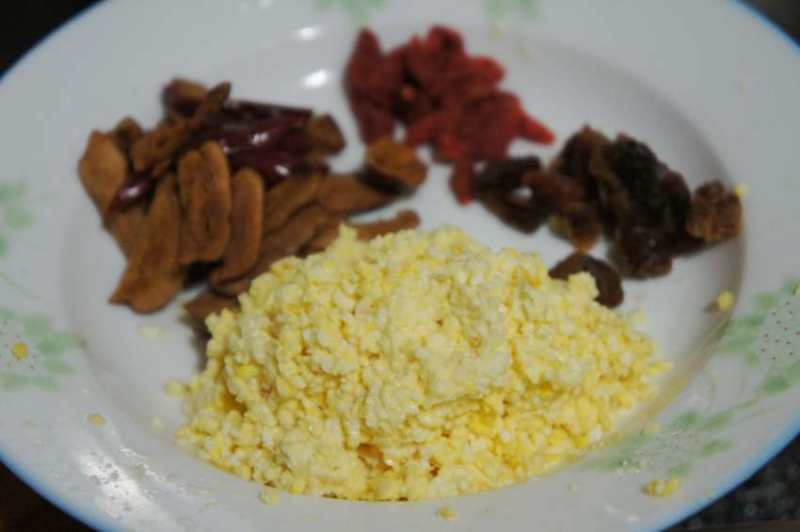 Steps for Making Tender Corn with Goji Berries and Red Dates Congee