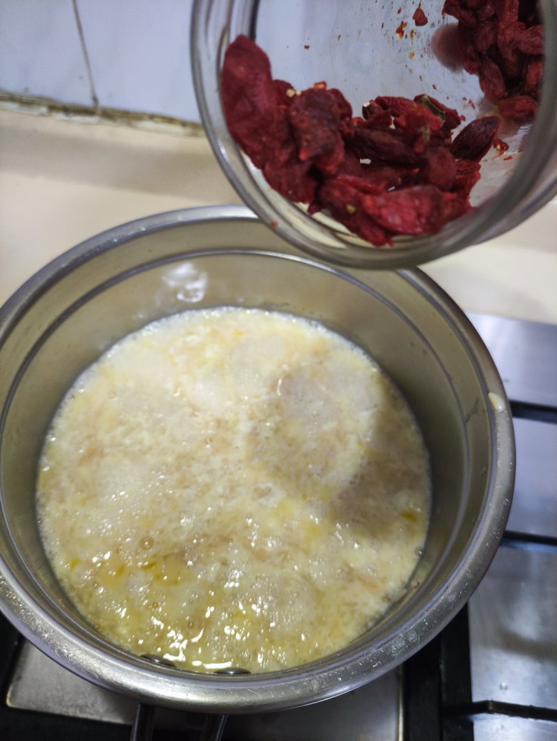 Step-by-Step Instructions for Making Huangmi Cake with Quail Eggs in Wine Lees