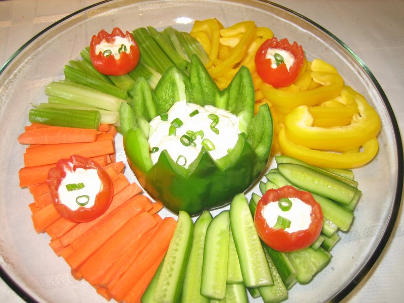 Steps for Making Mixed Fresh Vegetable Platter