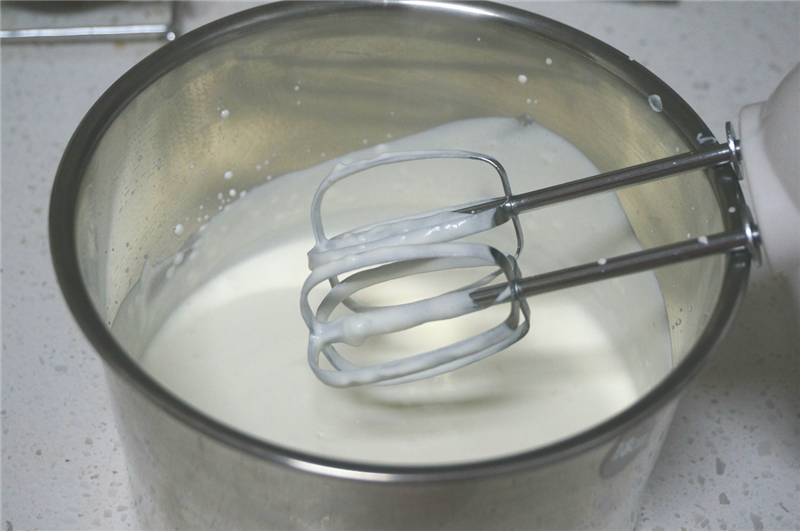 Steps for Making Milk Mousse (Love in Spring)