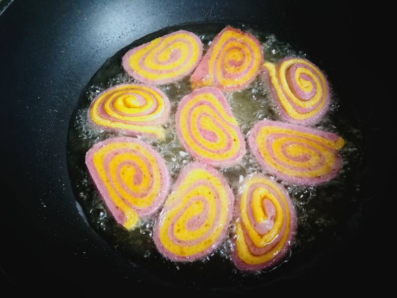 Steps for making Fried Bi-color Steamed Bread