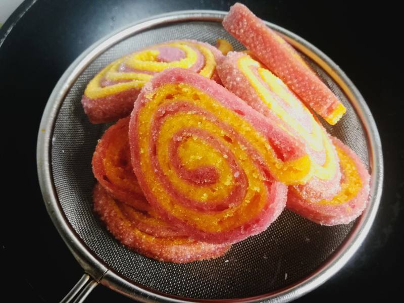 Steps for making Fried Bi-color Steamed Bread