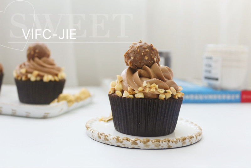 Ferrero Rocher Chocolate Cupcake