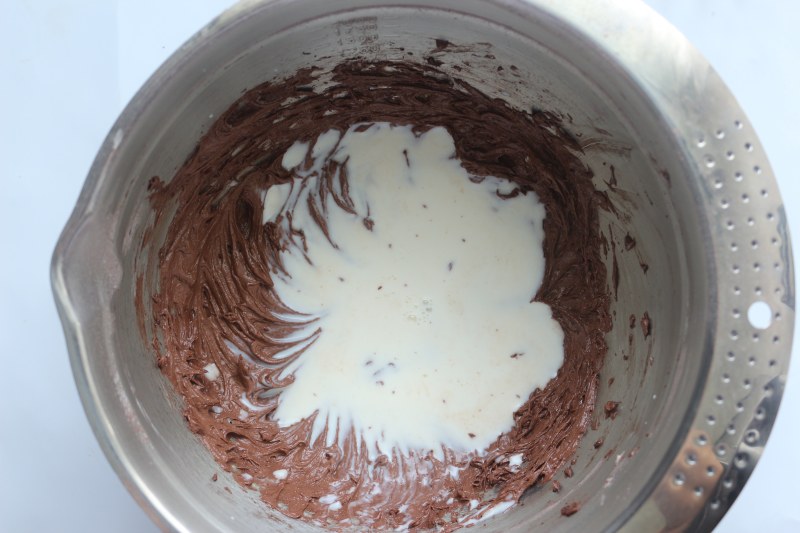 Step-by-Step Ferrero Rocher Chocolate Cupcake Making