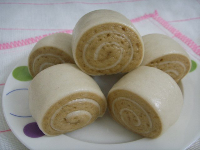 Two-Tone Steamed Buns