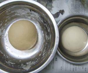 Steps for Making Two-Tone Steamed Buns