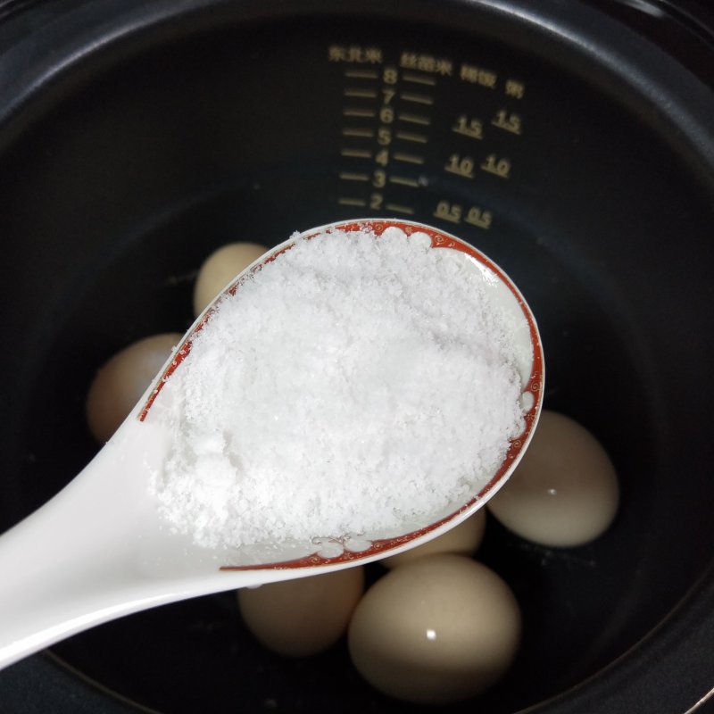 Steps for Making Salt-baked Eggs