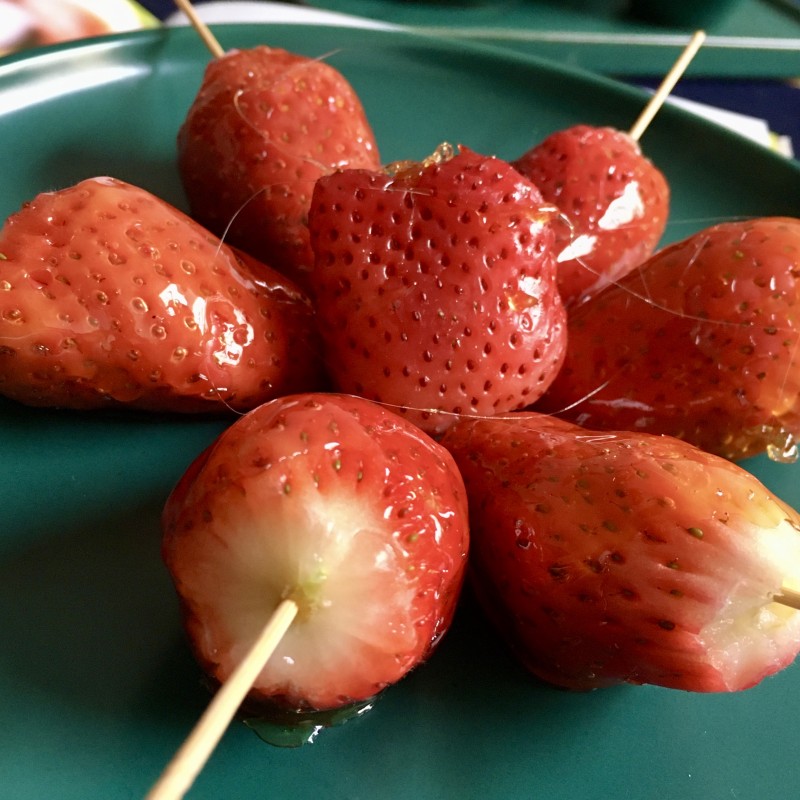 “Street Snack” Ice Sugar Strawberry Gourd Production Steps