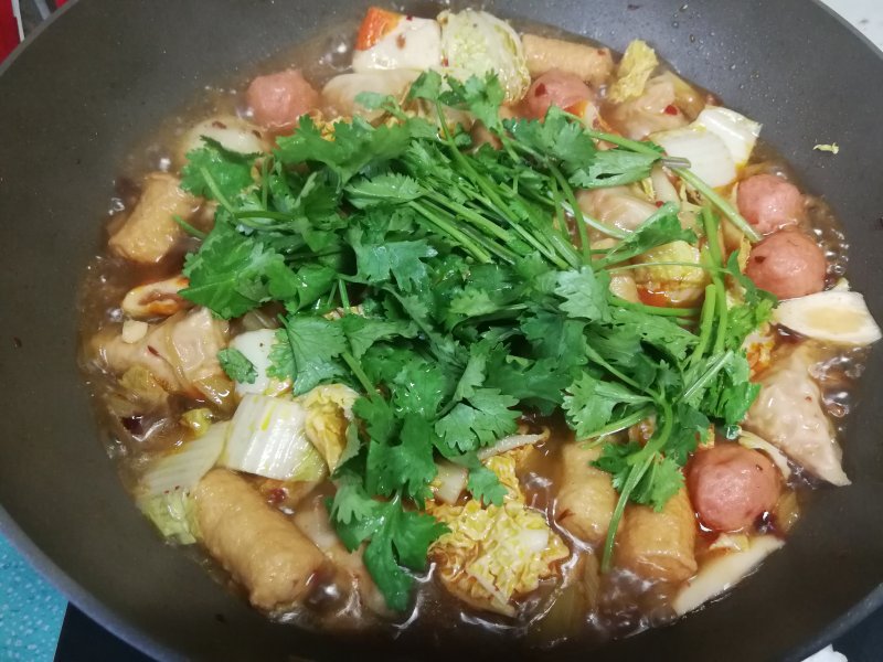 Chinese Cabbage and Cilantro Hot Pot Meatballs Cooking Steps