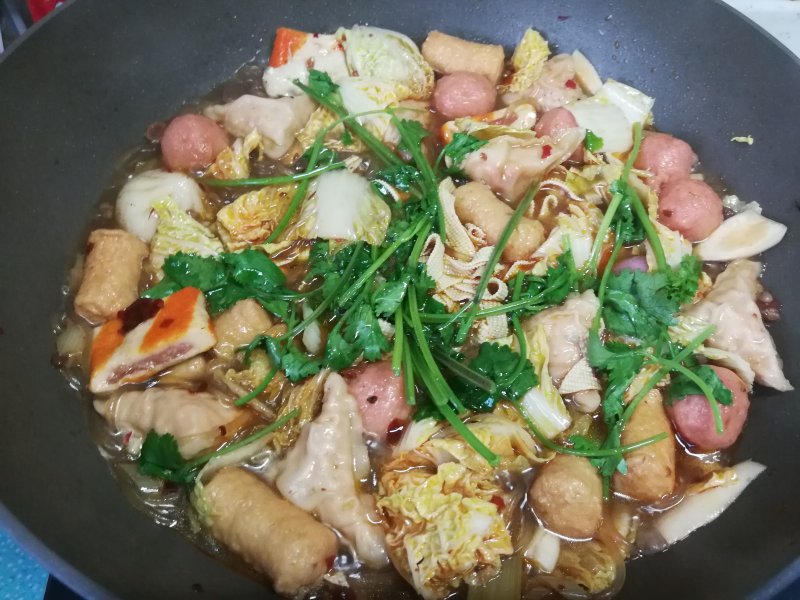 Chinese Cabbage and Cilantro Hot Pot Meatballs Cooking Steps