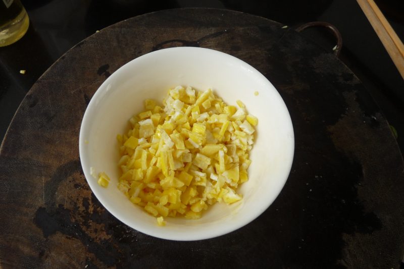 Steps for Making Golden Garlic Fried Rice