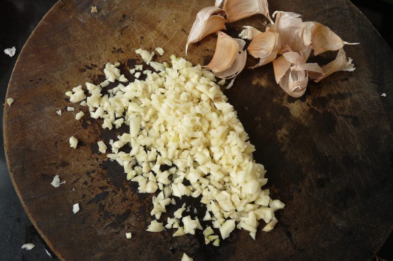 Steps for Making Golden Garlic Fried Rice