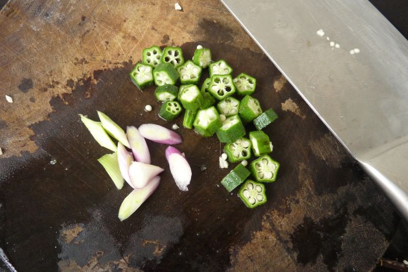 Steps for Making Golden Garlic Fried Rice