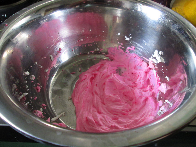 Step-by-step Instructions for Making Rose Cream Cake