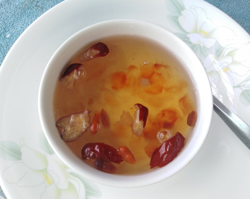 Peach Gum and Bird's Nest Sweet Soup