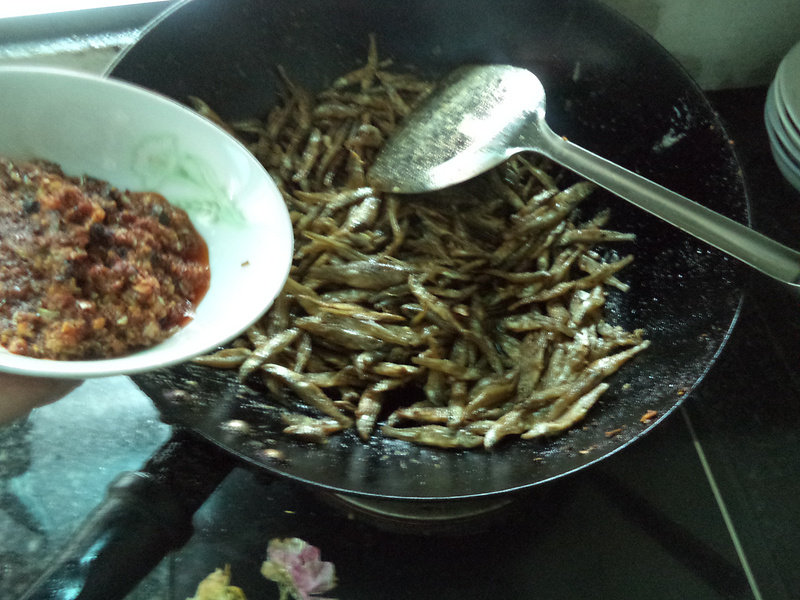 Steps for Making Spicy Mini Fish