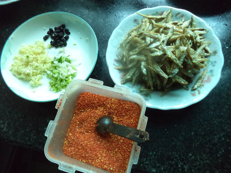 Steps for Making Spicy Mini Fish