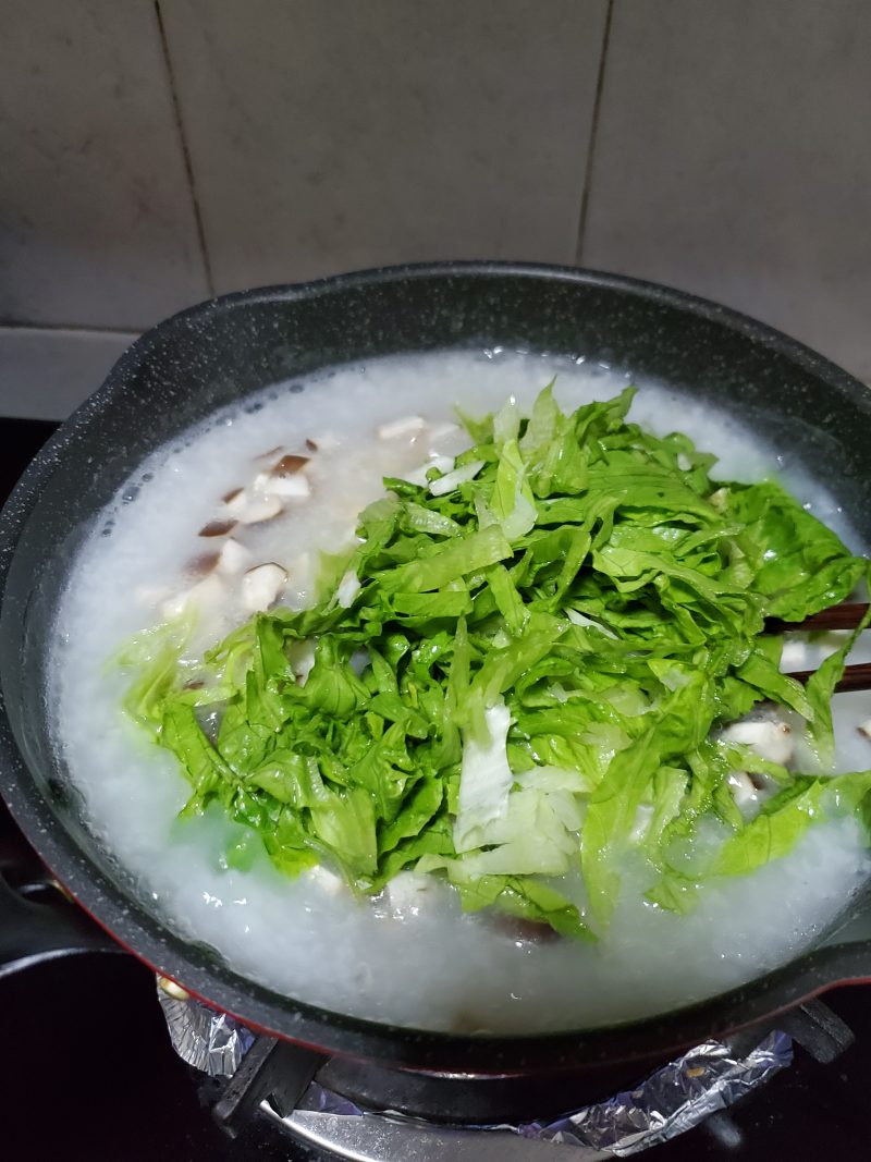 Steps for Making Mushroom Beef Lettuce Congee