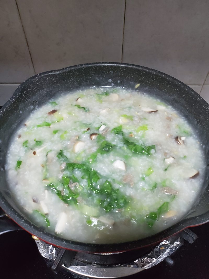 Steps for Making Mushroom Beef Lettuce Congee