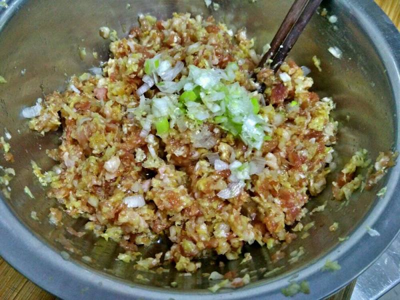 Detailed steps for making Bai Cai Zhu Rou Mi Guo Tie (Chinese Cabbage and Pork Dumplings)