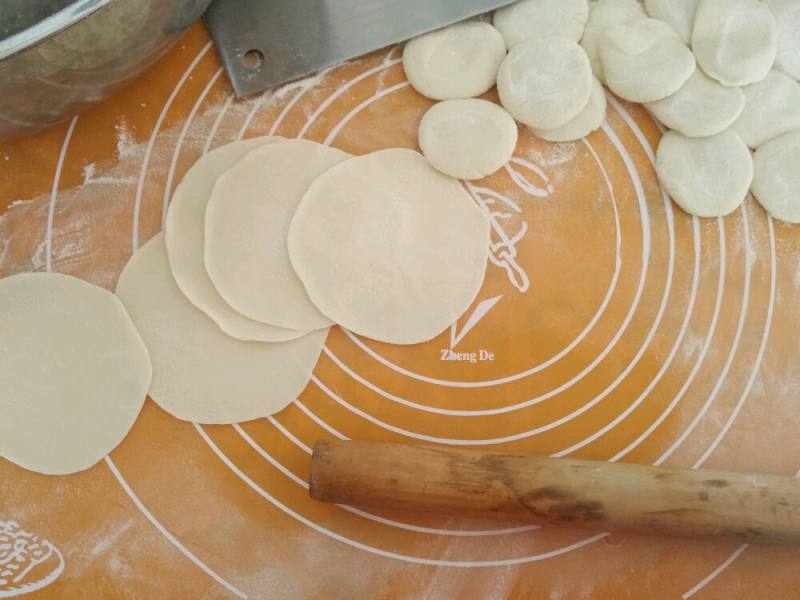 Detailed steps for making Bai Cai Zhu Rou Mi Guo Tie (Chinese Cabbage and Pork Dumplings)