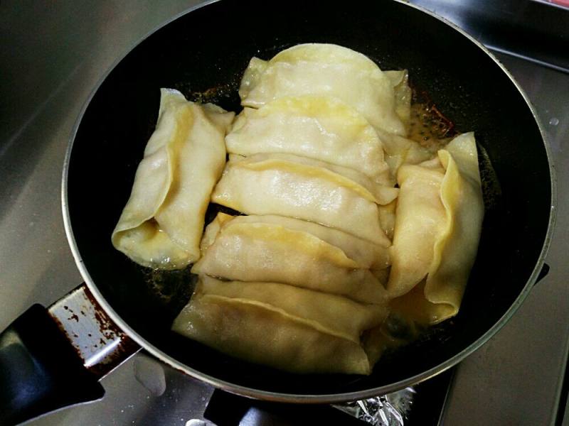 Detailed steps for making Bai Cai Zhu Rou Mi Guo Tie (Chinese Cabbage and Pork Dumplings)