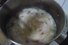 Steps for Making Egg and Oatmeal Porridge