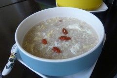 Steps for Making Egg and Oatmeal Porridge