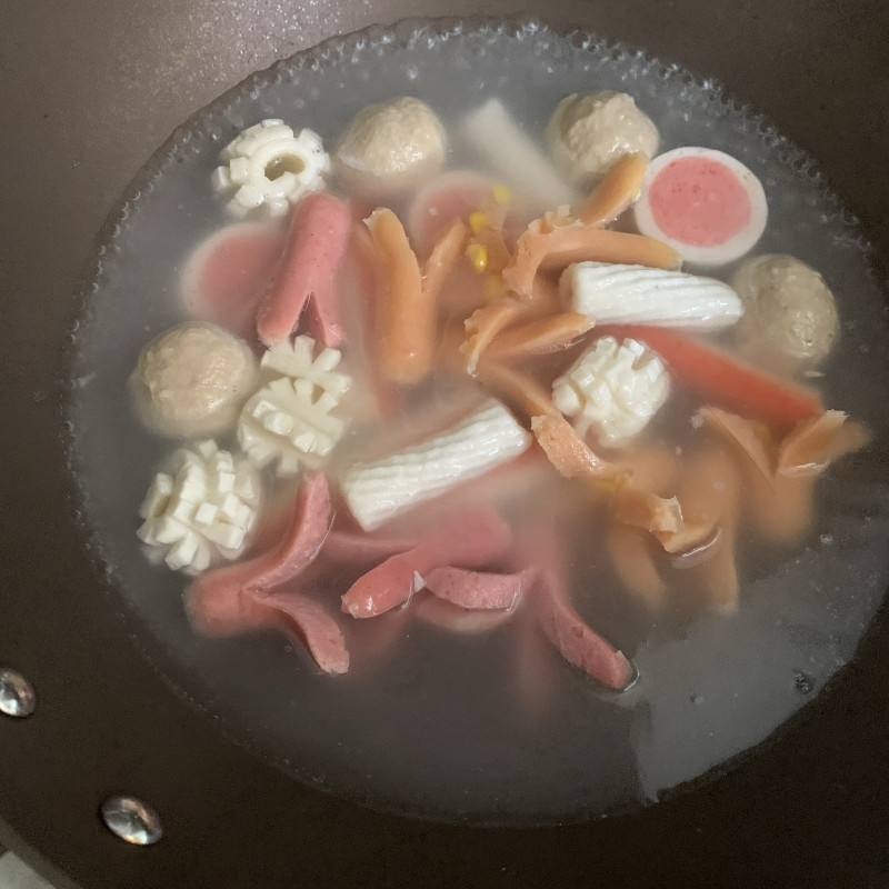 Steps for Making Spicy Hot Pot (Family Style)