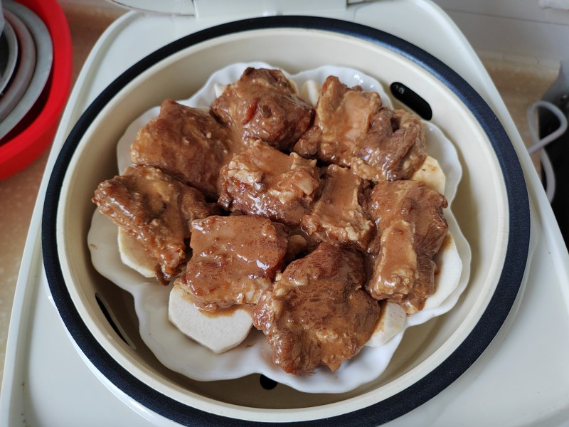 Steps for cooking Steamed Pork Ribs with Taro