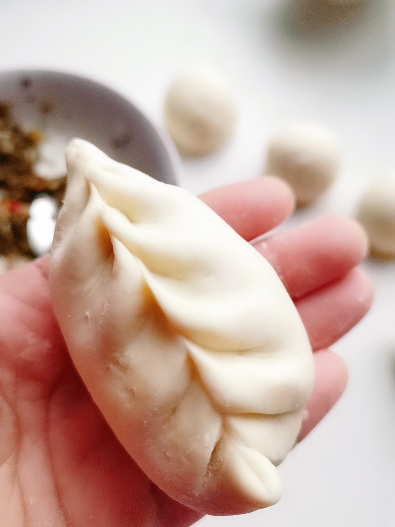 Steps for Making Pickled Vegetable and Minced Pork Buns