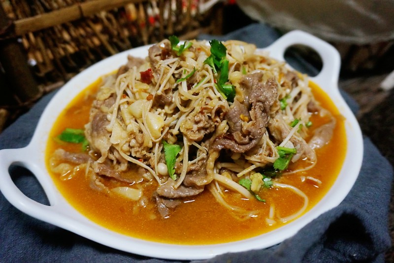 Beef with Enoki Mushrooms