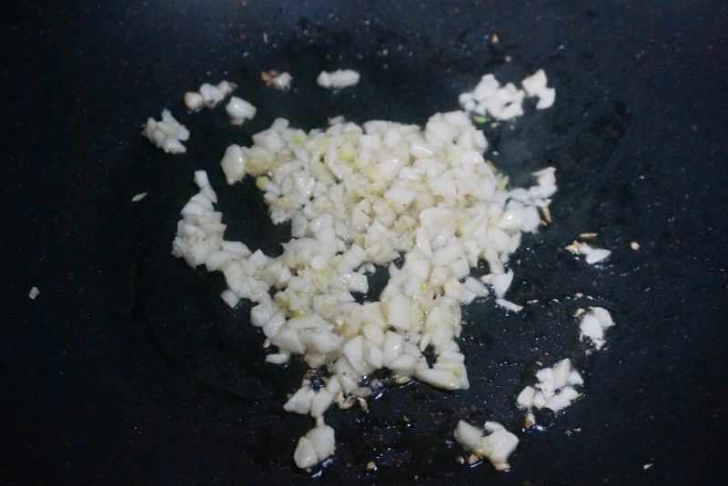 Steps for Cooking Beef with Enoki Mushrooms