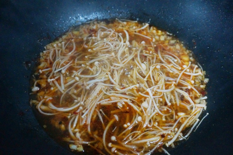 Steps for Cooking Beef with Enoki Mushrooms