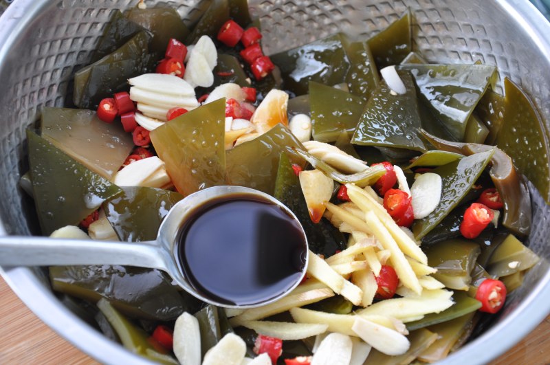 Steps for Making Pickled Pepper Kelp