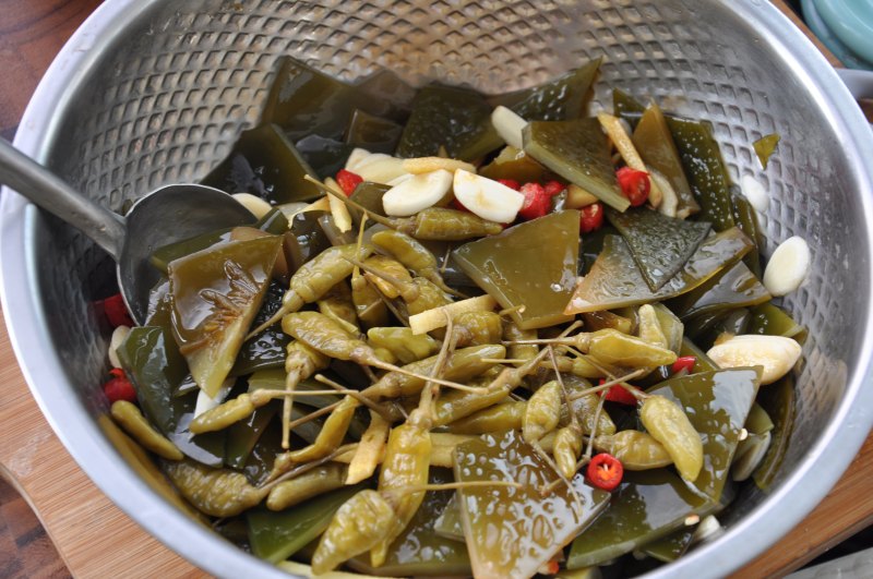 Steps for Making Pickled Pepper Kelp