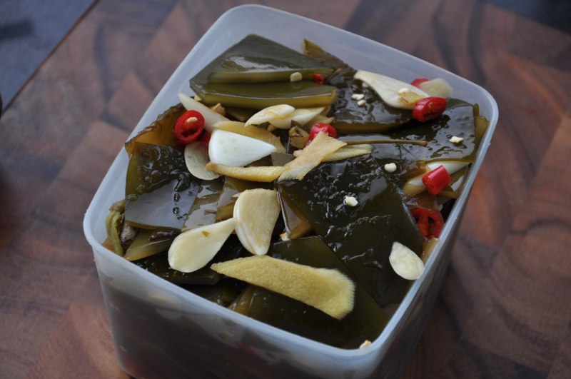 Steps for Making Pickled Pepper Kelp